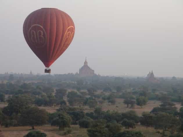 La montgolfière dans la vallée des temples, Bagan Birmanie