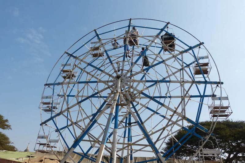 roue fete foraine festival pagode ananda bagan birmanie