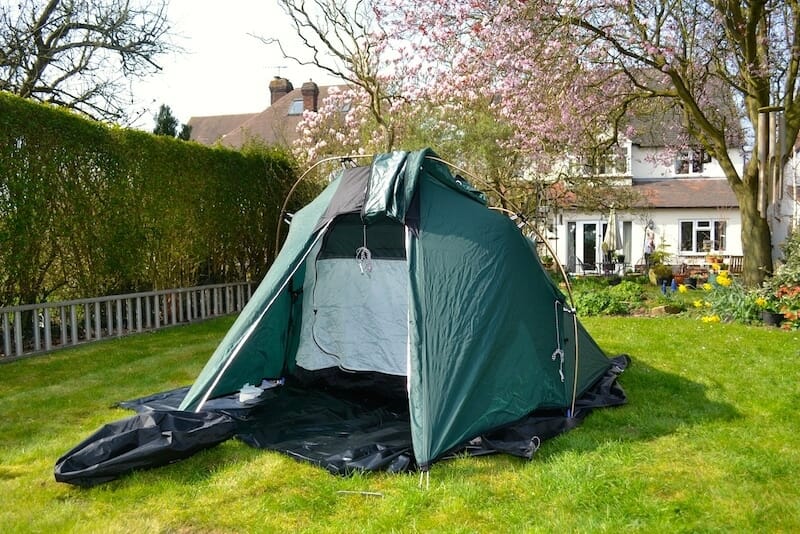 dormir gratuitement tente dans jardin